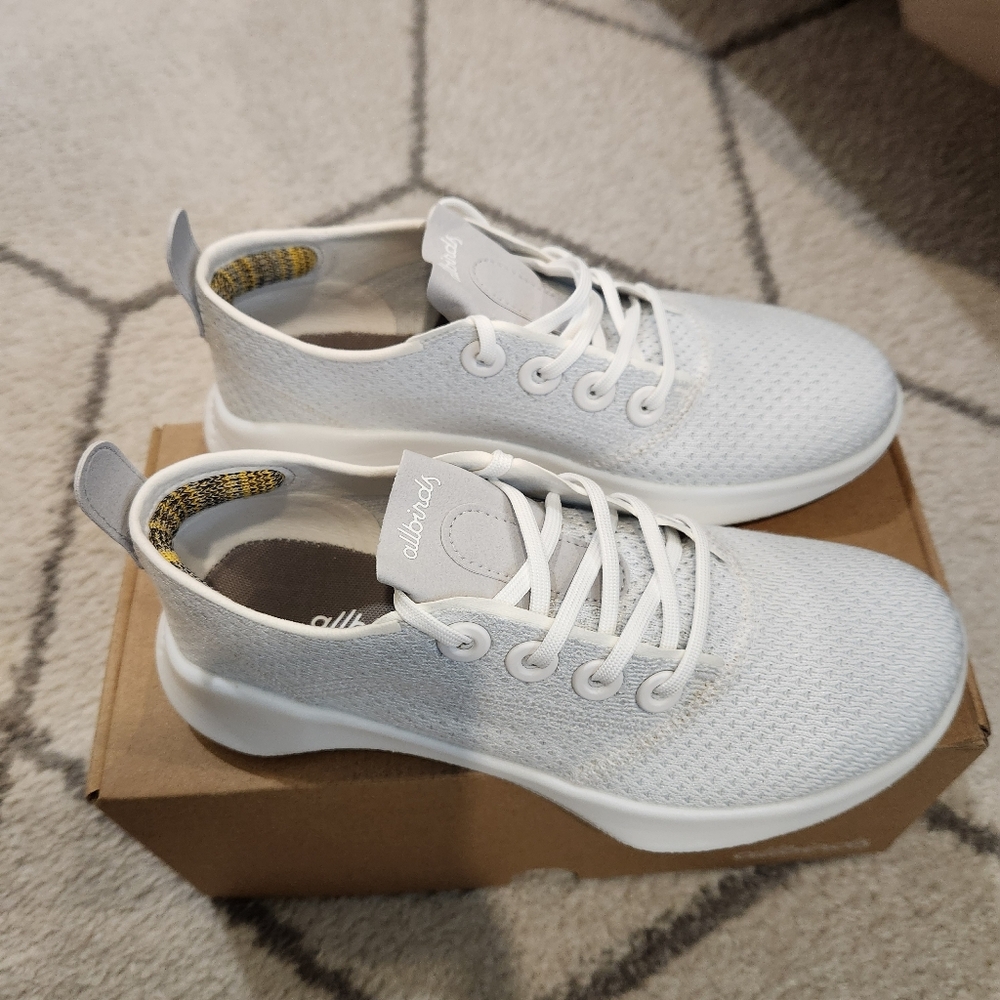 allbirds Womens SuperLight Tree Runners, Size 6, White
